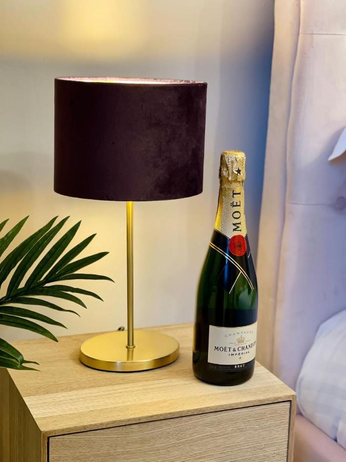 Kist Accommodates - Stylish Headingley Apartment - Parking - 500 Mps Wifi Meanwood Екстериор снимка