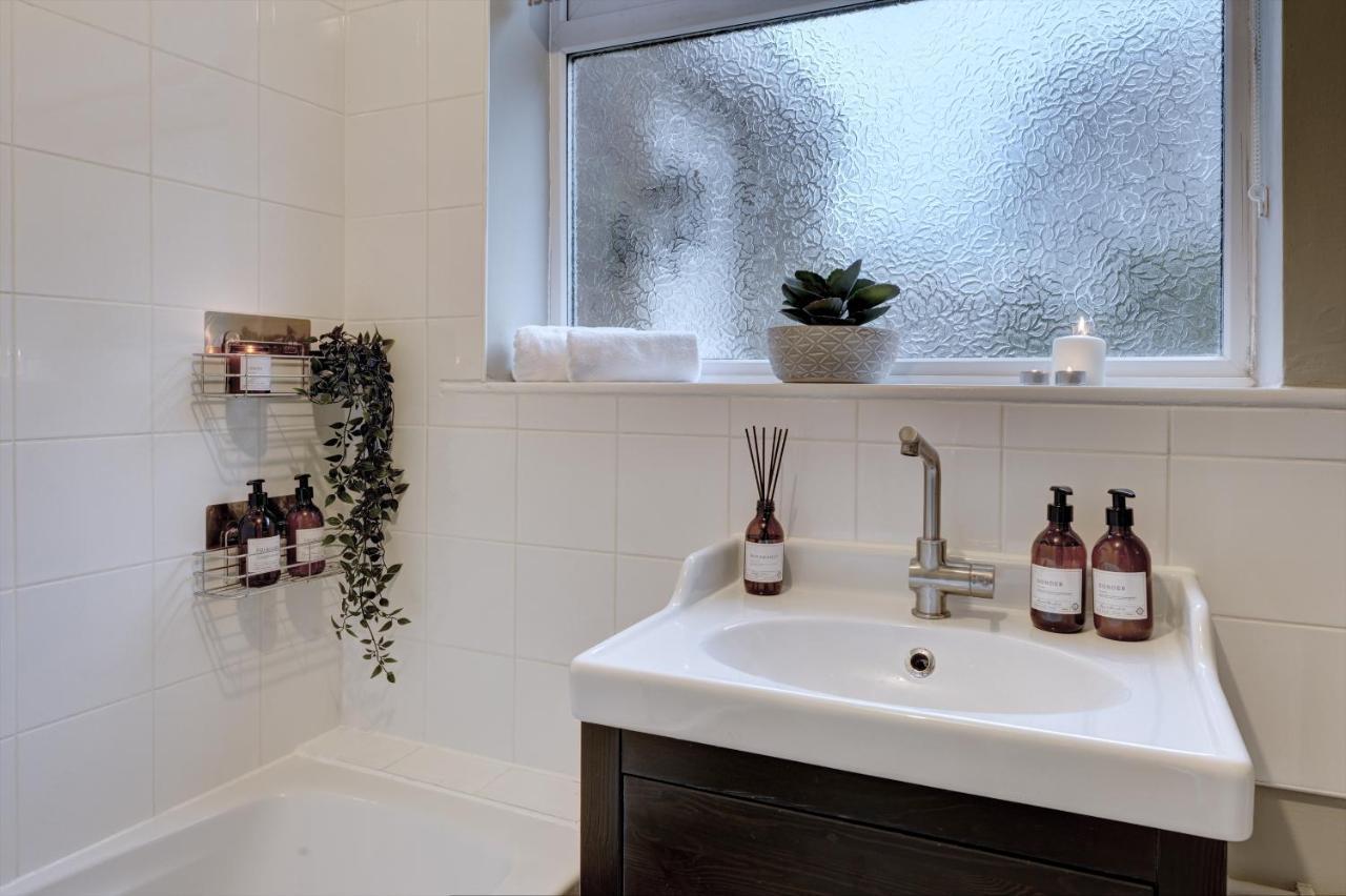 Kist Accommodates - Stylish Headingley Apartment - Parking - 500 Mps Wifi Meanwood Екстериор снимка