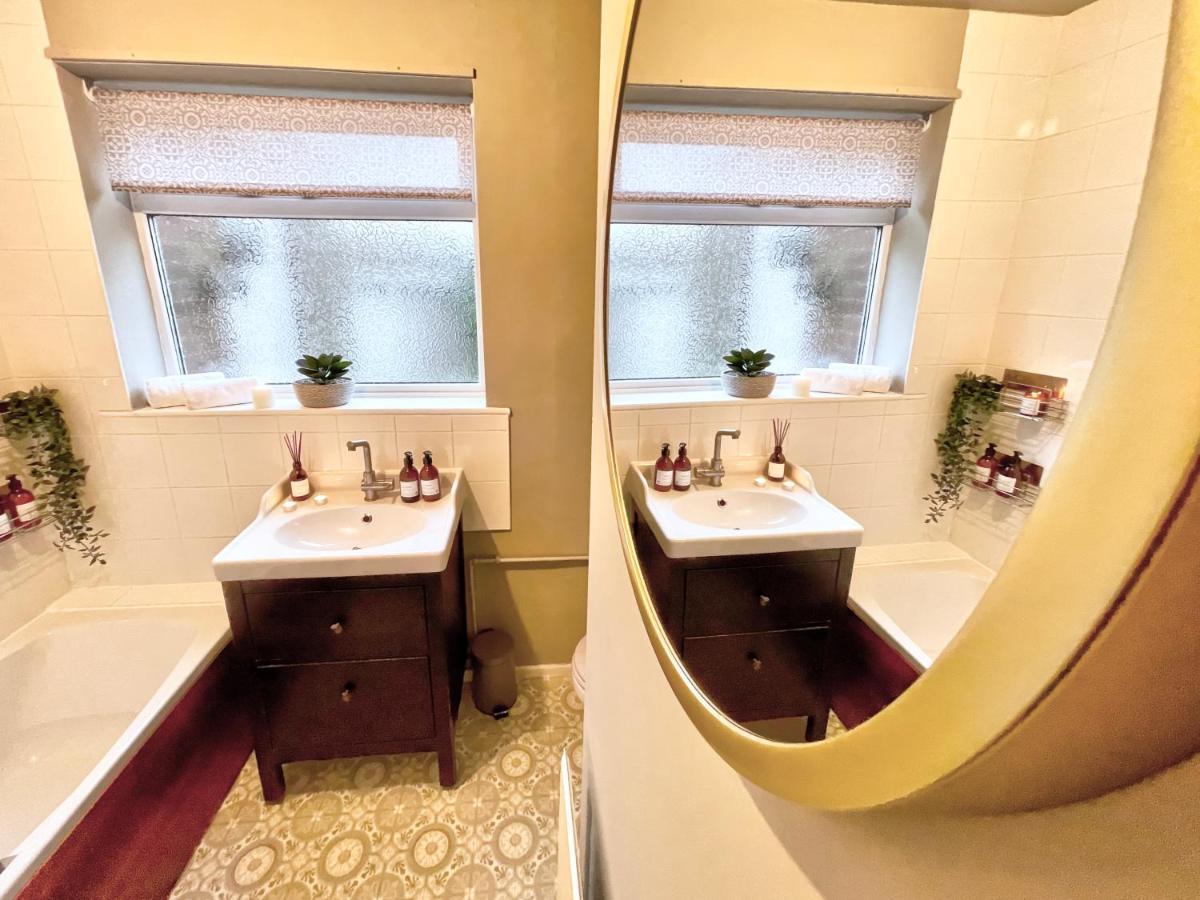 Kist Accommodates - Stylish Headingley Apartment - Parking - 500 Mps Wifi Meanwood Екстериор снимка
